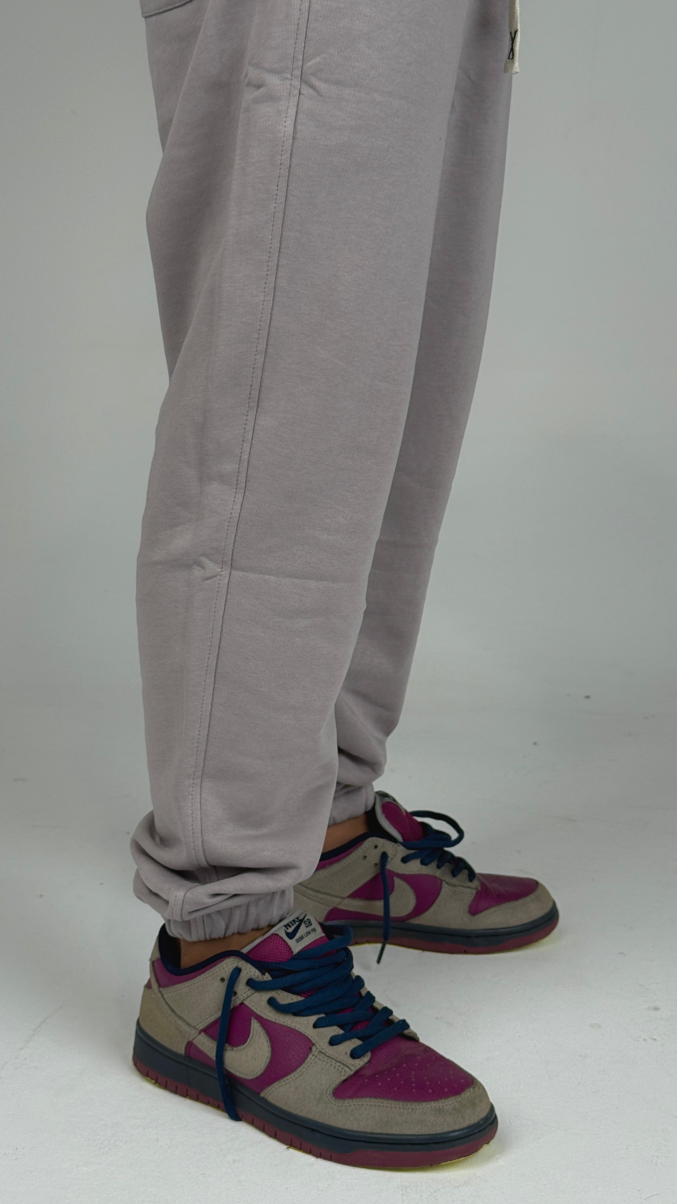 Slim pants with elastic waistband