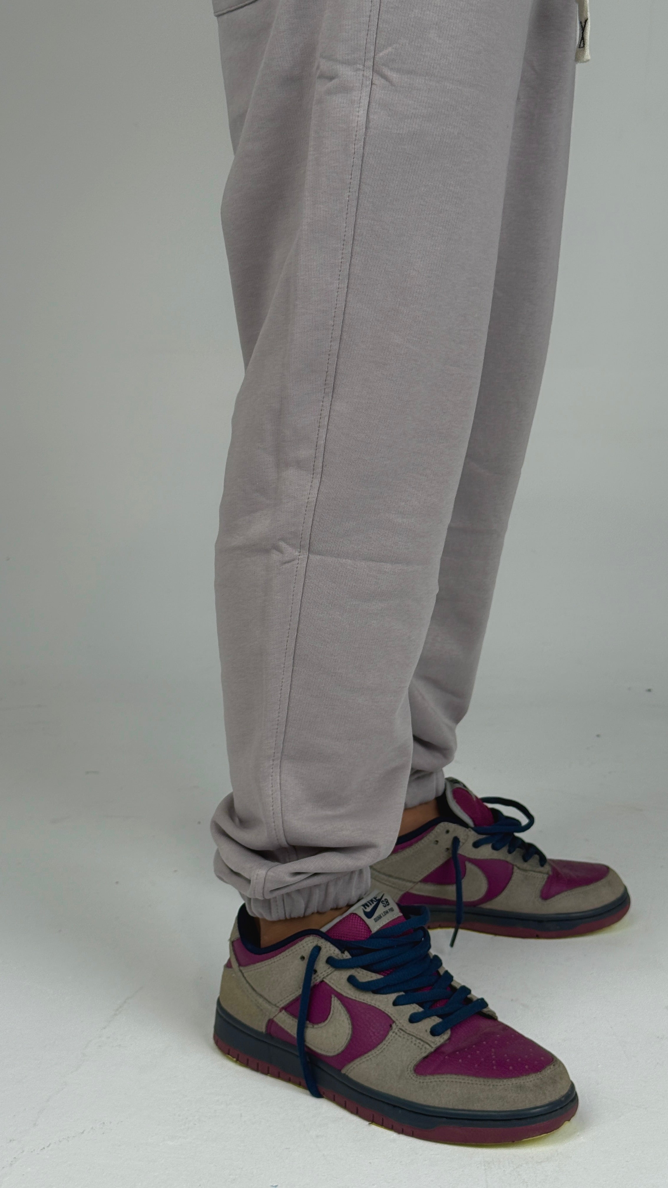 Slim pants with elastic waistband