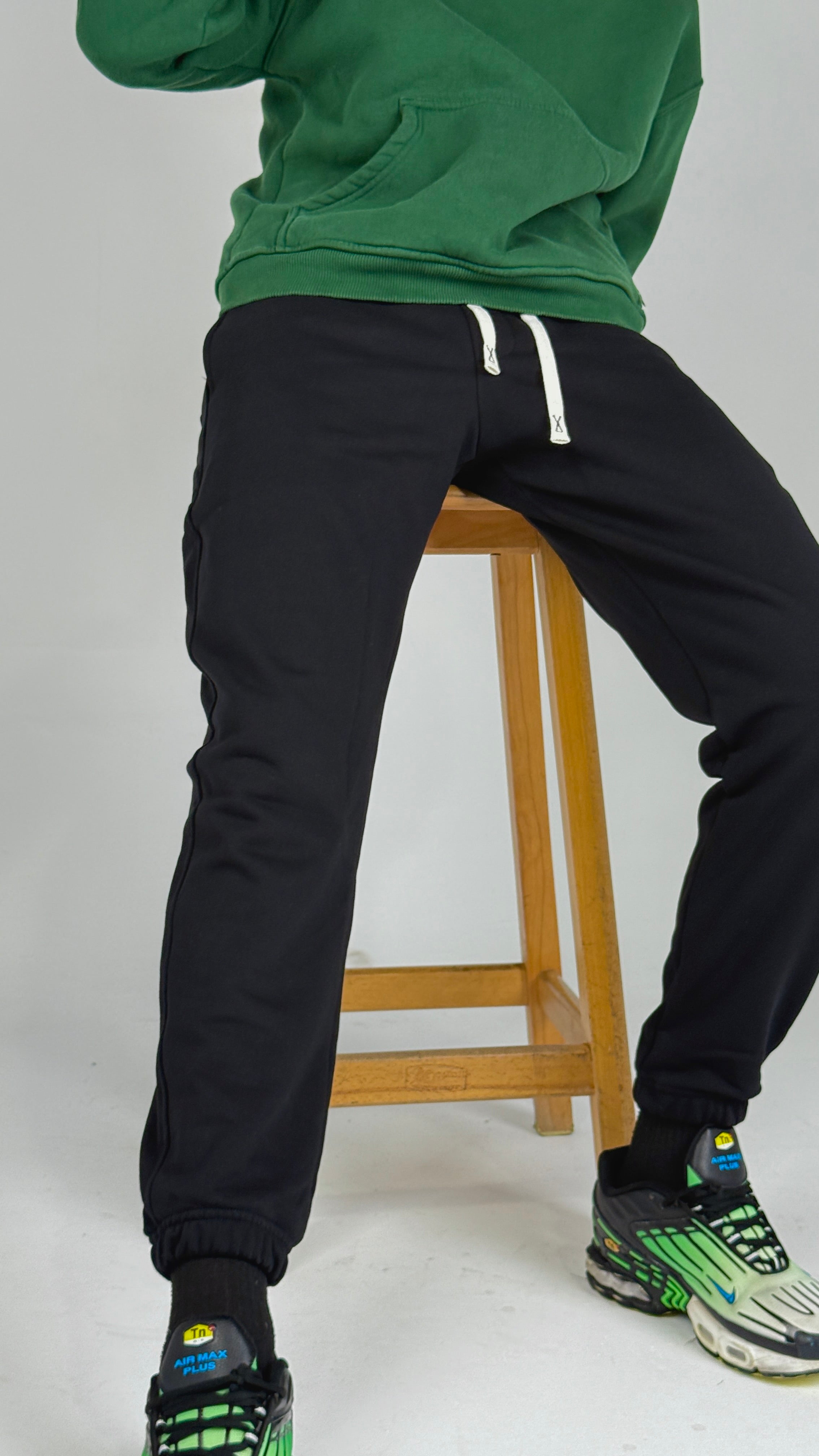 Slim pants with elastic waistband