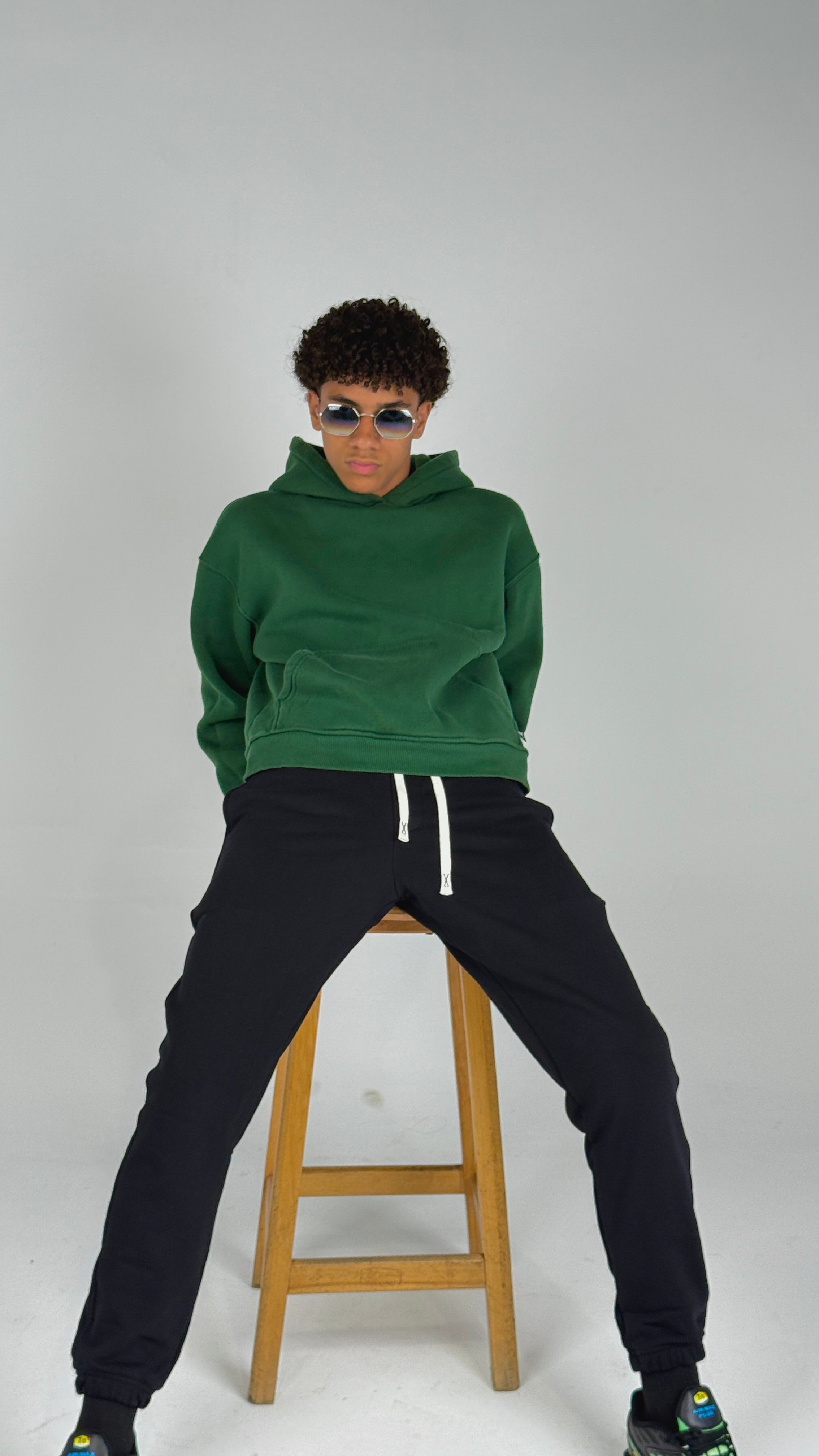 Slim pants with elastic waistband