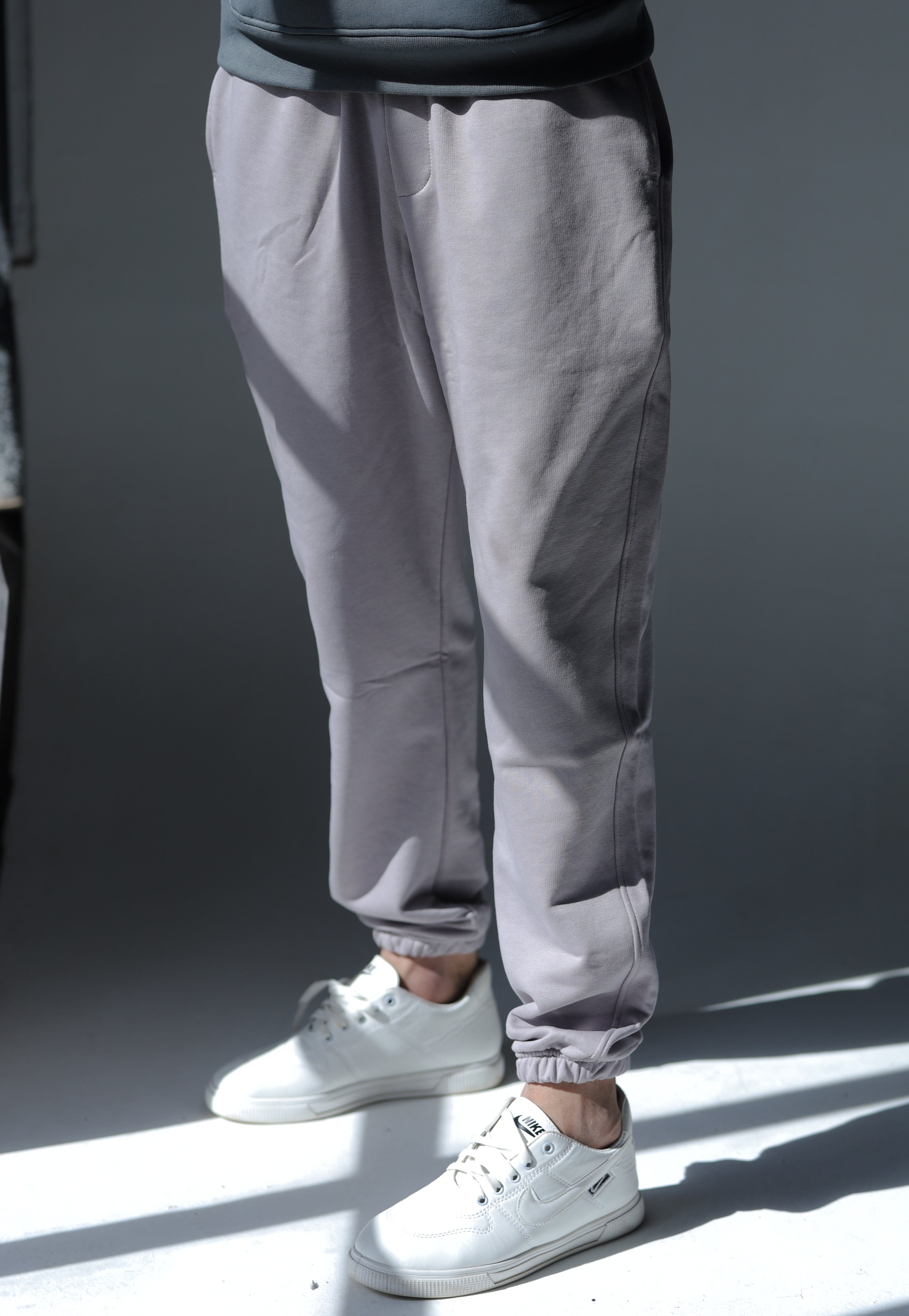 Slim pants with elastic waistband