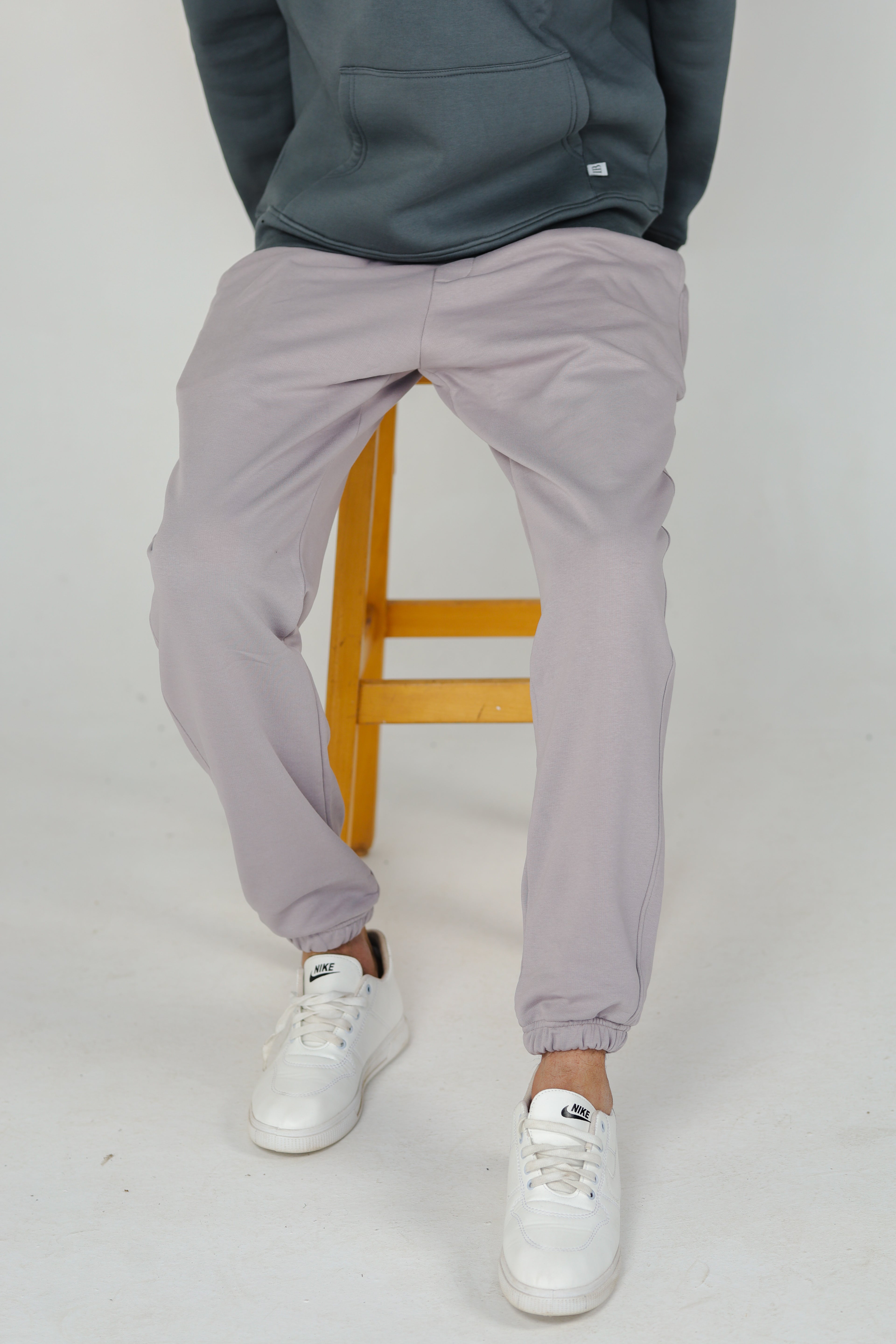 Slim pants with elastic waistband