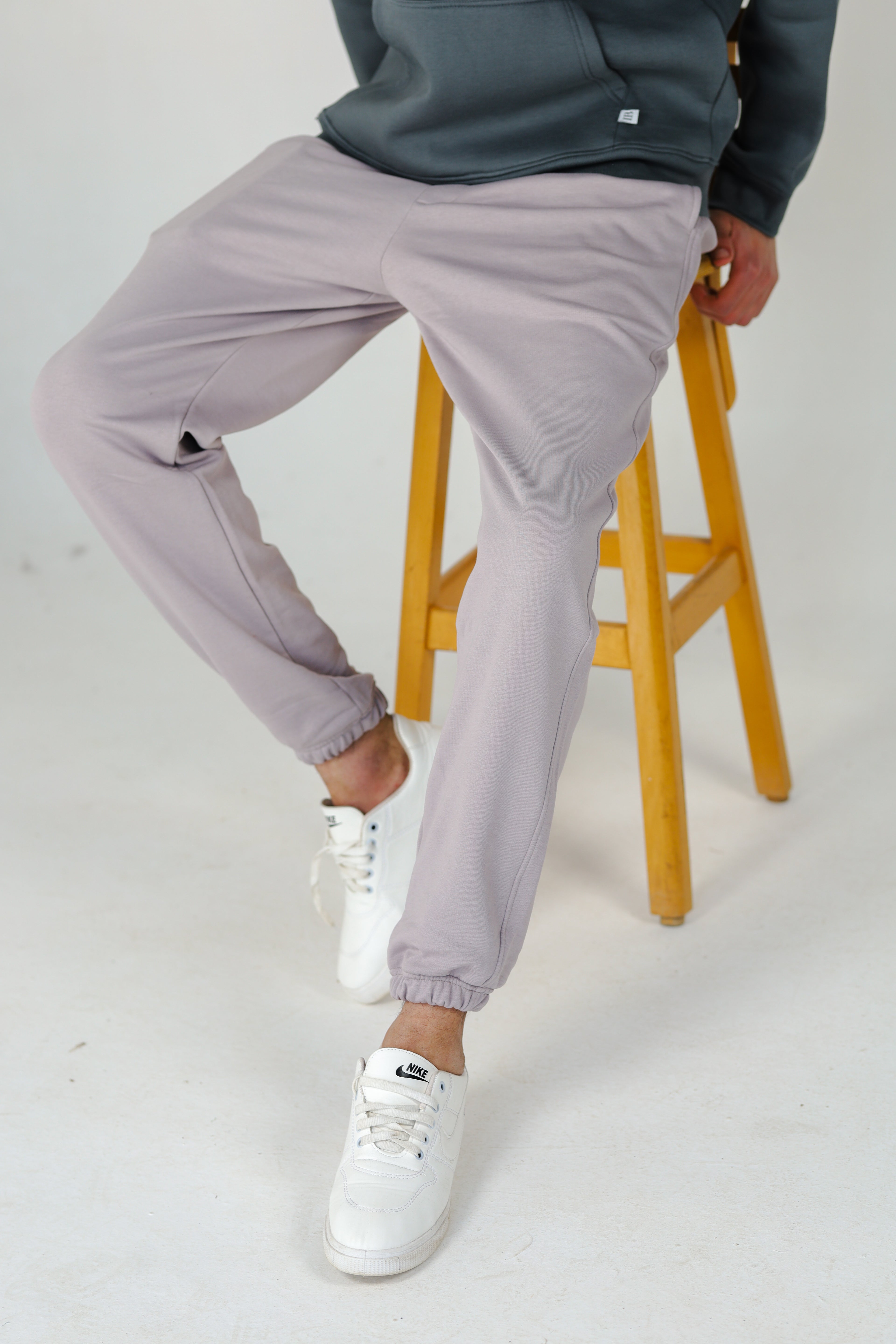 Slim pants with elastic waistband