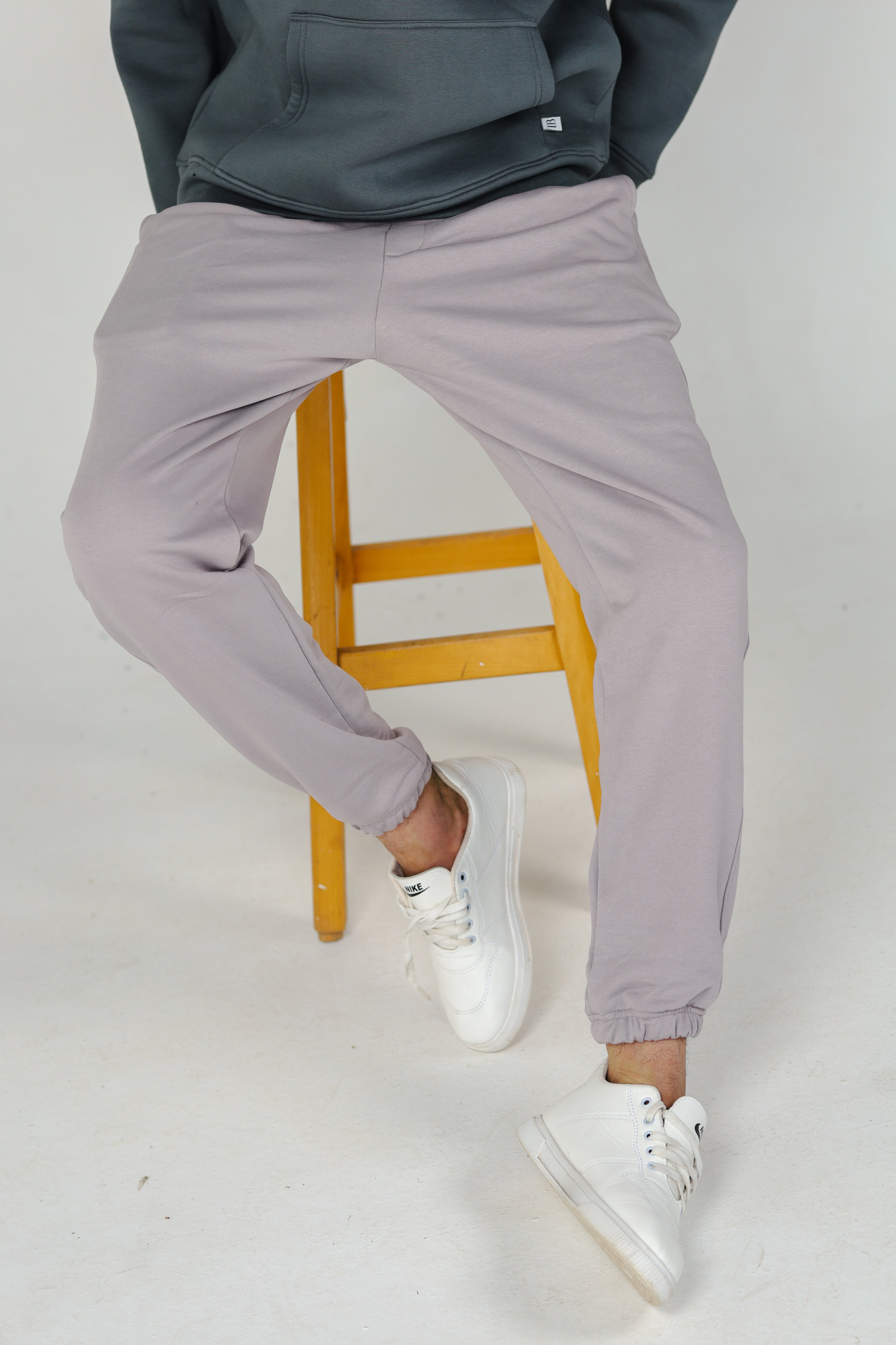 Slim pants with elastic waistband