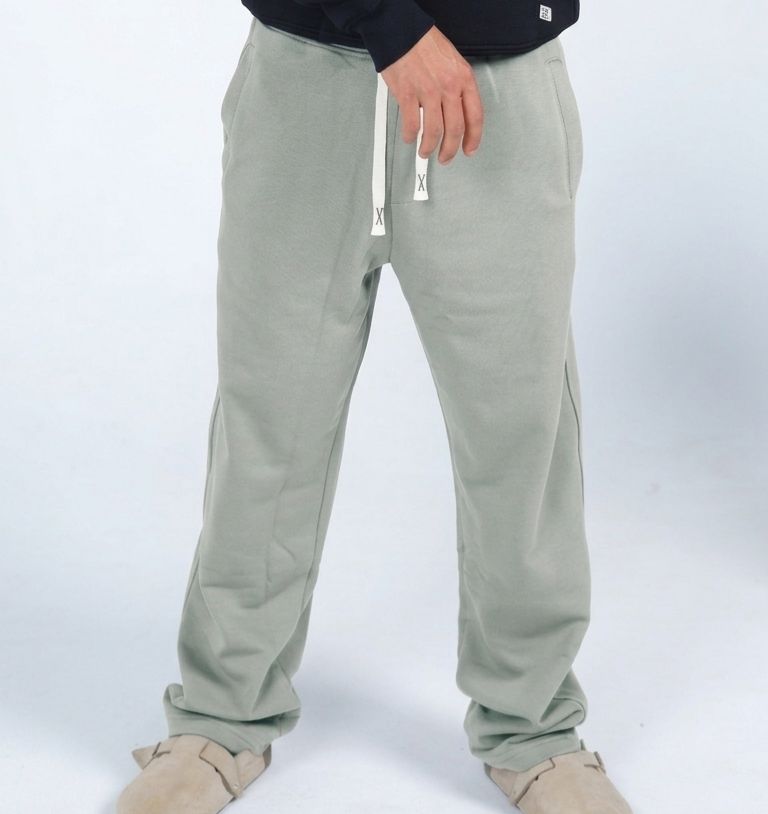 Wide-leg pants